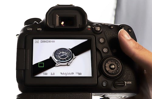 Comment régler l'appareil photo avant le focus stacking manuel d'une montre et son assemblage sur photoshop