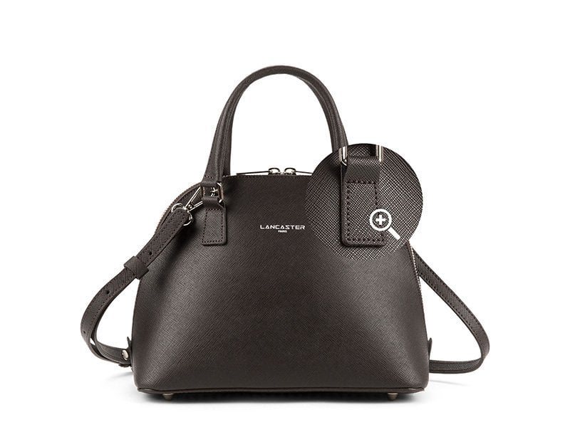 photo of a handbag for ecommerce purposes with zoom possibility