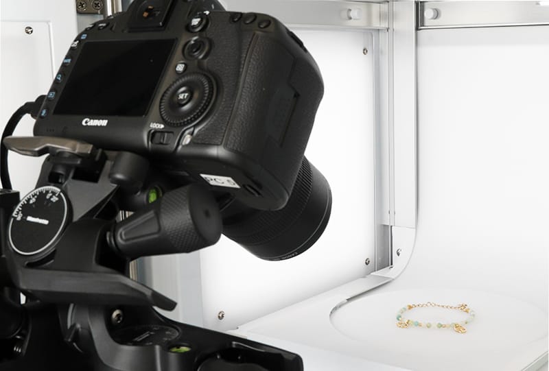 Position your camera at the desired height and angle in front of the photo studio with the MacroStand